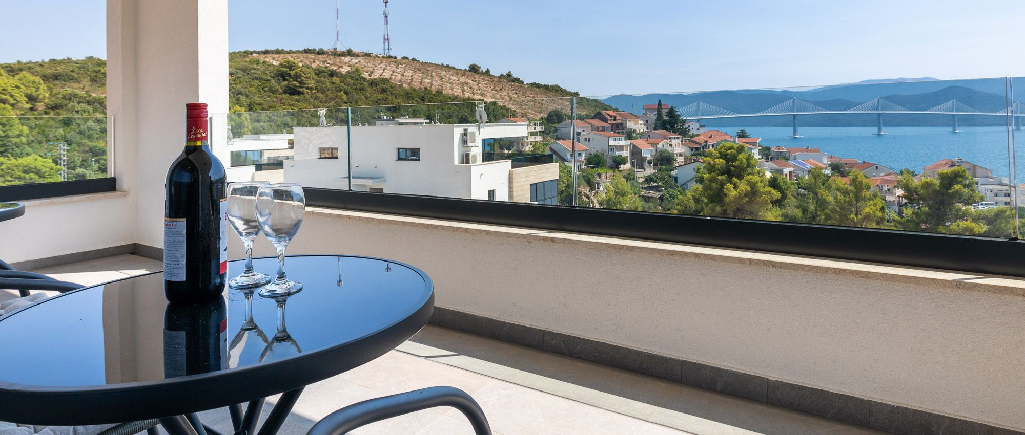 Experience pure relaxation in our villa with a view of the sea